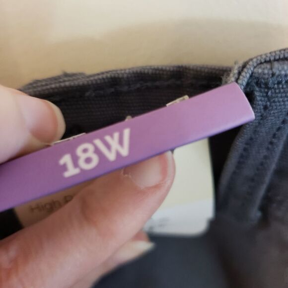 TERRA & SKY HIGH RISE UTLILTY CARGO SHORTS NWT SIZE 18W BLUE GRAY COLOR - Picture 7 of 8